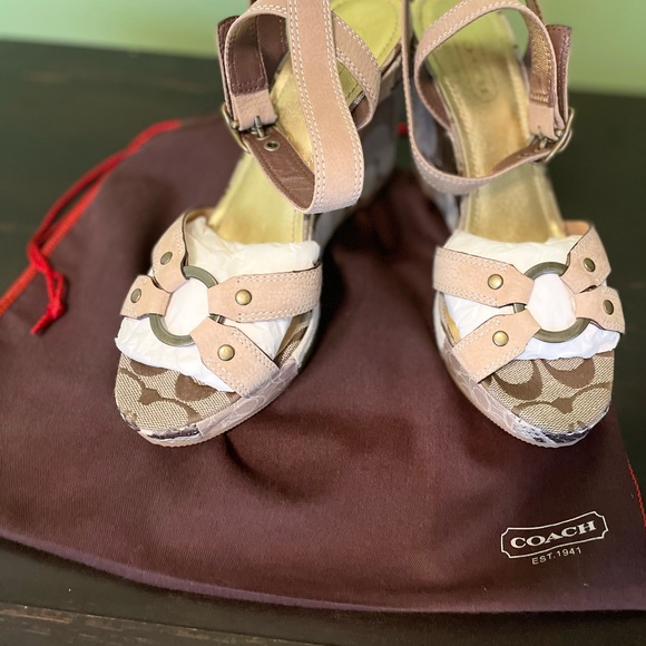Pristine condition. Coach Kallista Tan Signature Multi-patch Wedge Women’s 7.5 - Picture 2 of 15